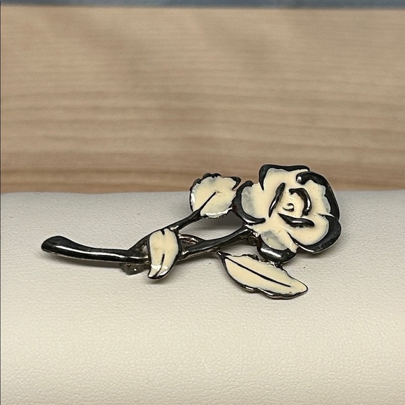 Jewelry - Elegant Silver and Cream Rose Brooch